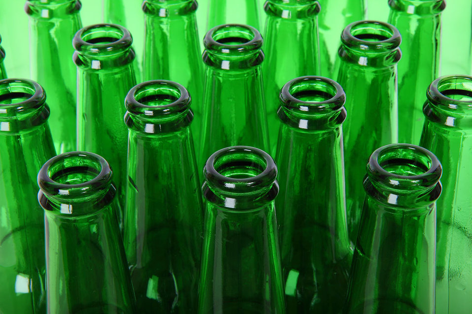 10557-empty-green-beer-bottlenecks-pv